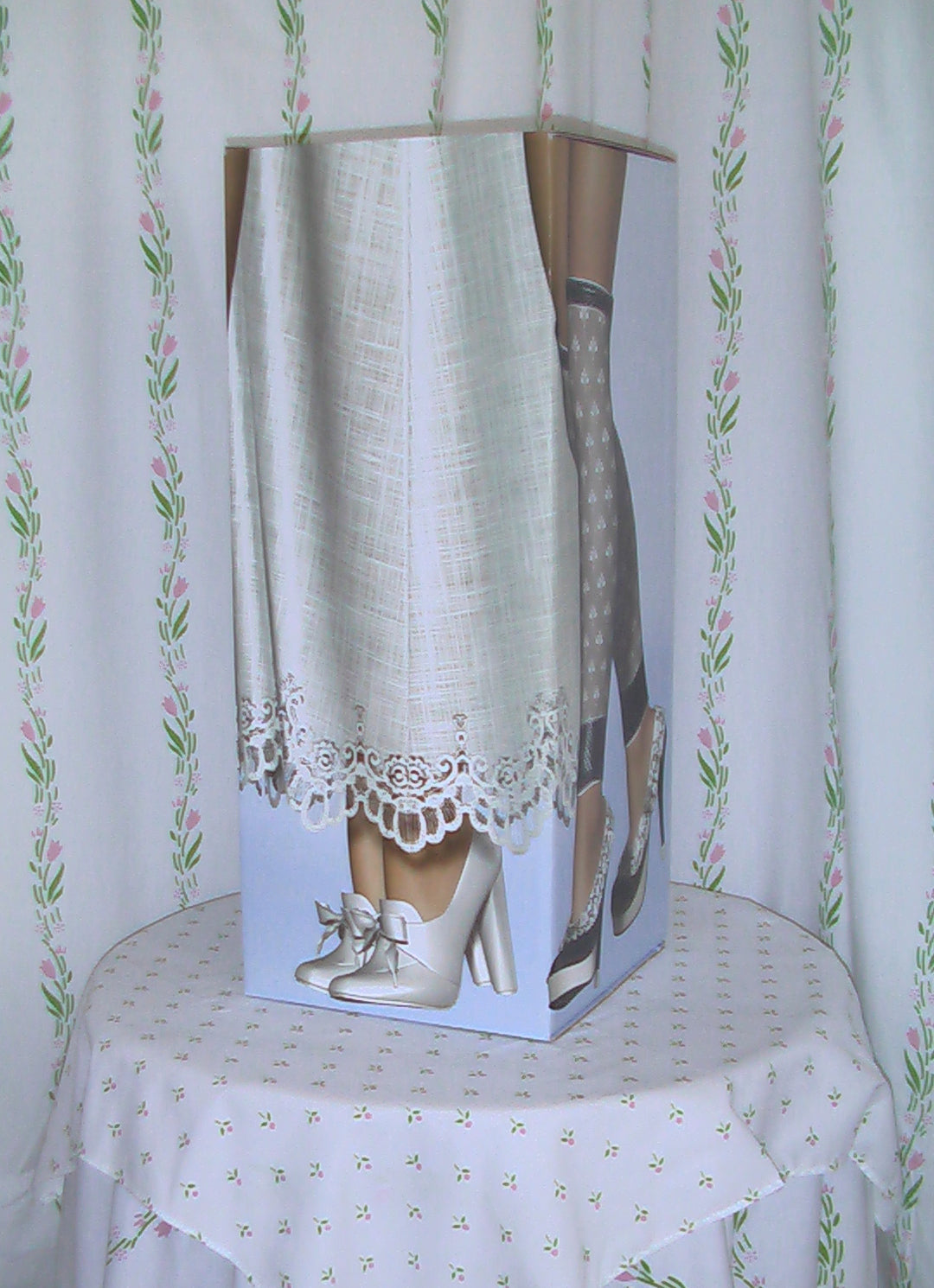 Poser Tube Limited Edition Doll Box
