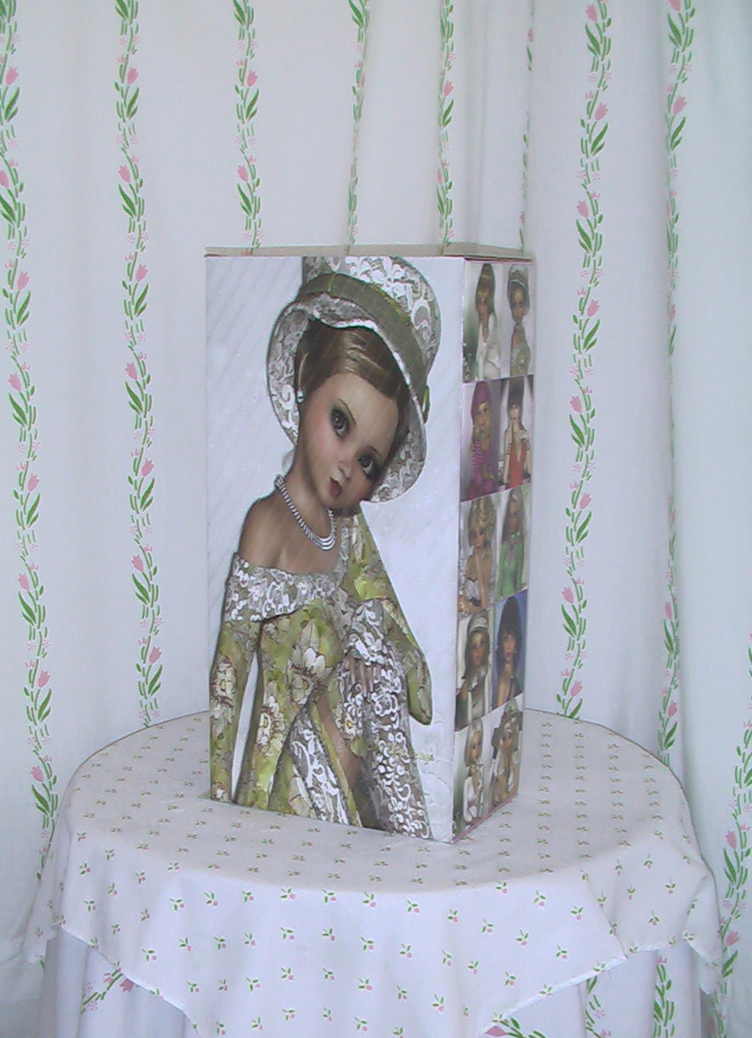 Poser Tube A Doll Box